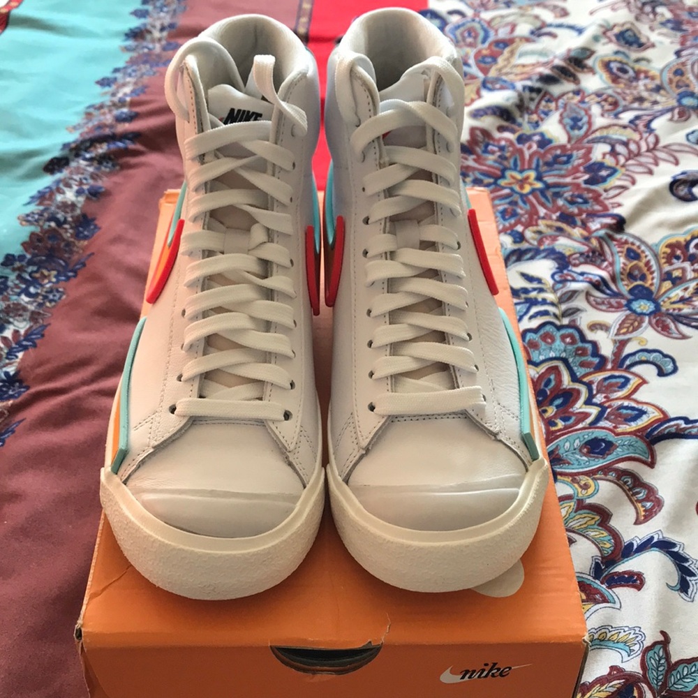 Nike Womens Blazer Mid 77’ Infinite